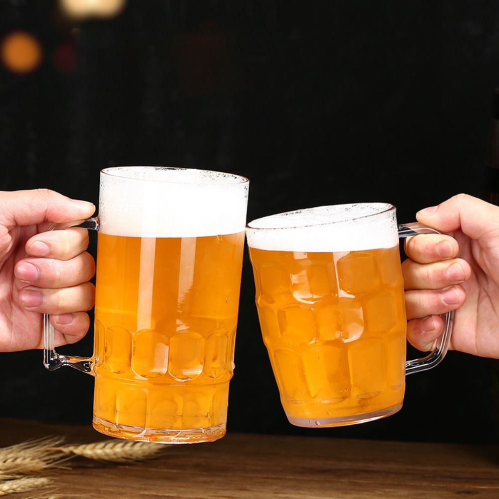 Beer Mug Handled - แก้วเบียร์พลาสติกเลียนแบบแก้วอย่างสร้างสรรค์ โปร่งใส มีหูจับ แก้วเบียร์หนา ไม่แตกง่าย แก้วน้ำสำหรับดื่ม